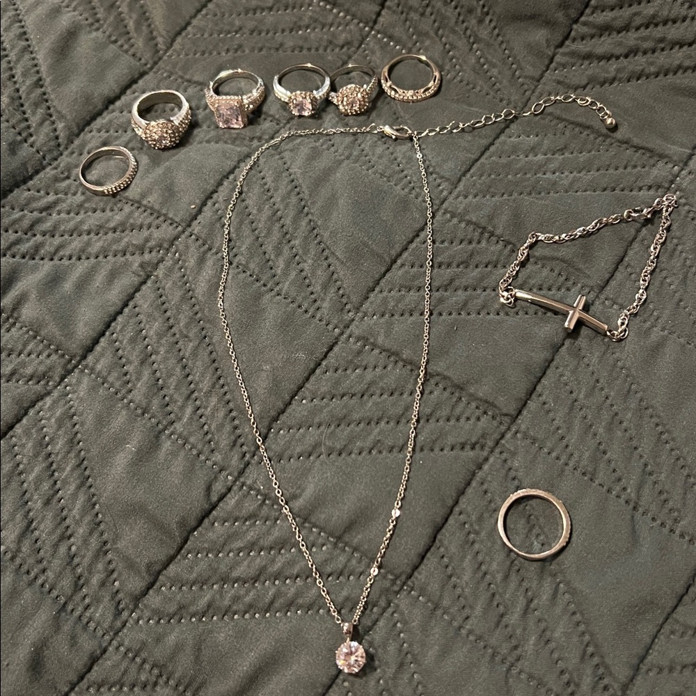 Elegant Silver Jewelry Set with Necklace and Rings